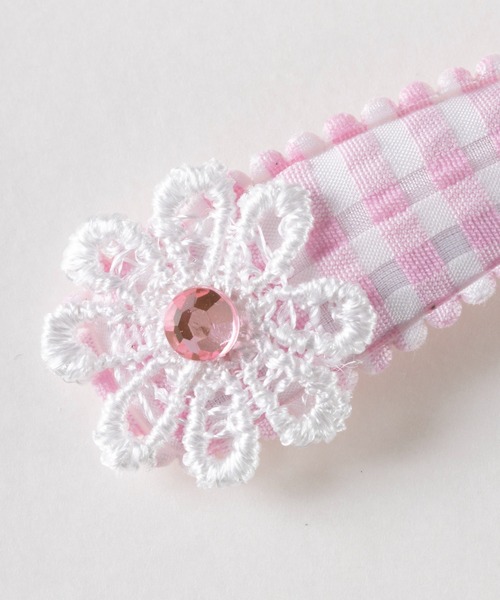 KP DECO（ケーピーデコ）の「お花レースとリボンチャームのギンガムチェック柄ヘアピン２個セット（ヘアピン・キッズ・ピンク/イエロー・FREE）」の3枚目の写真