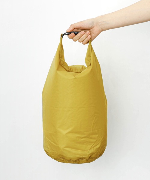 Nahe(ネーエ)の「nahe ネーエ ドライバッグ 12L 防水 スタッフバッグ(エコバッグ/サブバッグ・メンズ・イエロー/オレンジ/ブラック/ターコイズブルー/ライトグレー/ダークグリーン・FREE)」の14枚目の写真