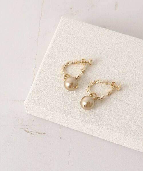 le.coeur blanc（ルクールブラン）の「カラーパールイヤリング（イヤリング・レディース・ゴールド・FREE）」の6枚目の写真