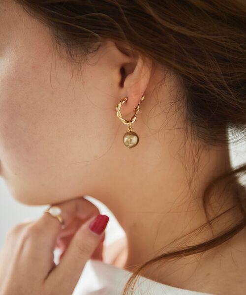 le.coeur blanc（ルクールブラン）の「カラーパールイヤリング（イヤリング・レディース・ゴールド・FREE）」の7枚目の写真