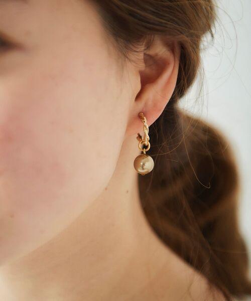 le.coeur blanc（ルクールブラン）の「カラーパールイヤリング（イヤリング・レディース・ゴールド・FREE）」の8枚目の写真