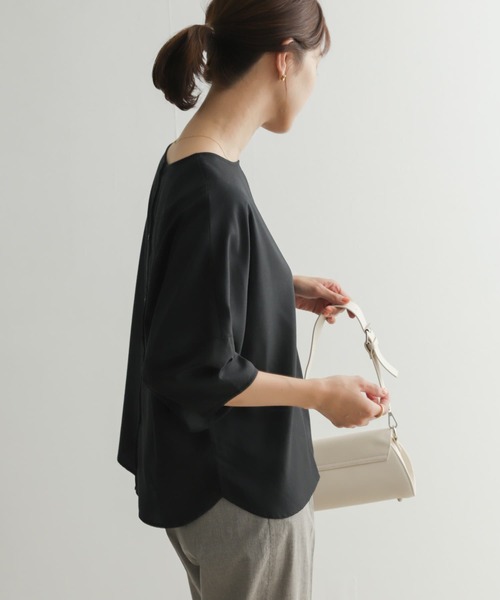 URBAN RESEARCH DOORS(アーバンリサーチドアーズ)の「『UR TECH Smart Linen Touch』バルーンスリーブブラウス(シャツ/ブラウス・レディース・グリーン系その他/ライトベージュ/ブラック・MEDIUM)」の21枚目の写真