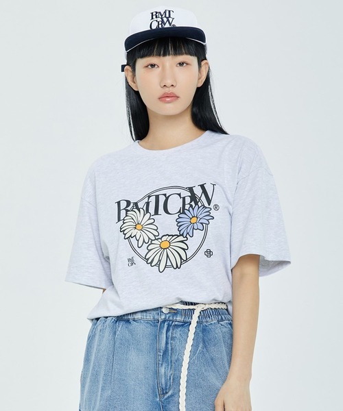 ROMANTIC CROWN(ロマンティッククラウン)の「【UNISEX】ROMANTIC CROWN/ラウンドフラワーT 2194774(Tシャツ/カットソー・レディース・ライトグレー/ブラック・MEDIUM/LARGE)」の1枚目の写真