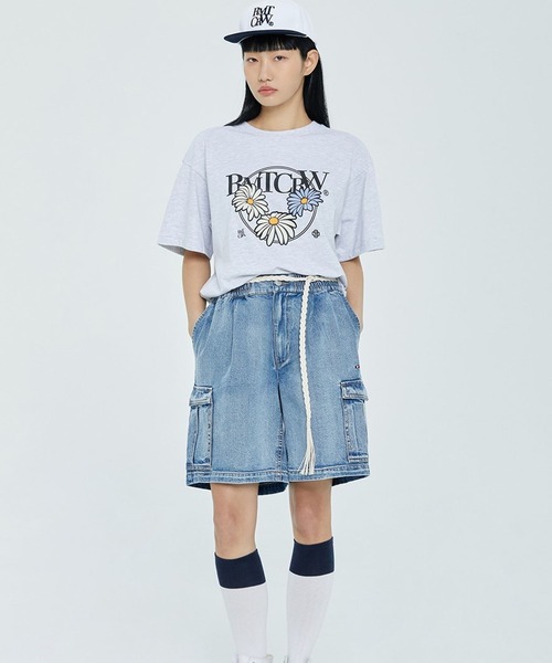 ROMANTIC CROWN(ロマンティッククラウン)の「【UNISEX】ROMANTIC CROWN/ラウンドフラワーT 2194774(Tシャツ/カットソー・レディース・ライトグレー/ブラック・MEDIUM/LARGE)」の3枚目の写真