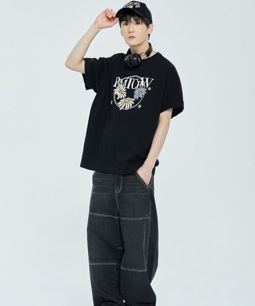 ROMANTIC CROWN(ロマンティッククラウン)の「【UNISEX】ROMANTIC CROWN/ラウンドフラワーT 2194774(Tシャツ/カットソー・レディース・ライトグレー/ブラック・MEDIUM/LARGE)」の4枚目の写真