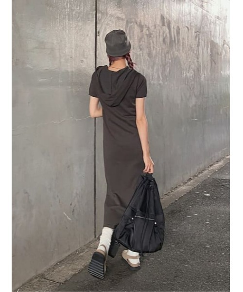 LAGUA GEM(ラグアジェム)の「POCKET HOODIE ロングワンピース(ワンピース・レディース・ライトブラック/ネイビー系1/杢グレー・SMALL/MEDIUM)」の15枚目の写真