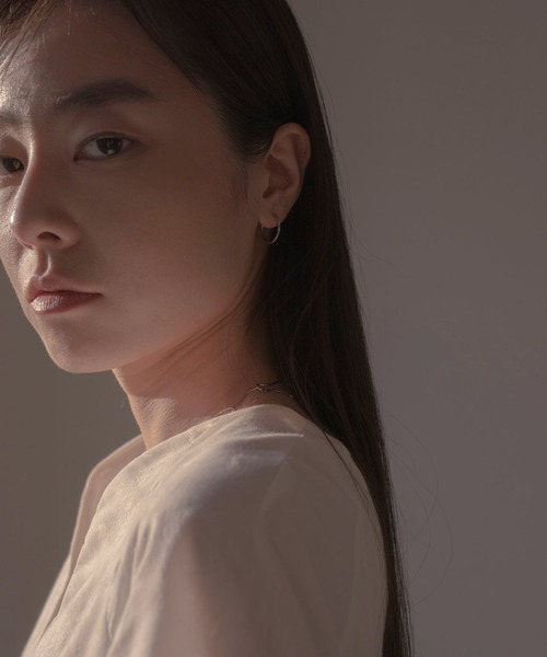 novice（ノーヴィス）の「【novice】Hinged Thin Hoop Pierce［Stainless］（ピアス（両耳用）・レディース・シルバー/ゴールド・FREE）」の6枚目の写真