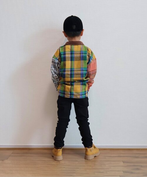 BREEZE(ブリーズ)の「【一部リンクコーデ可能/10色展開】スタンダードシャツ(シャツ/ブラウス・キッズ・オフホワイト/ベージュ/インディゴブルー/ピンク/サックスブルー/キナリ/ブラック/ターコイズブルー/チェック/レインボー・90/140/110/150/100/80/120/130)」の12枚目の写真