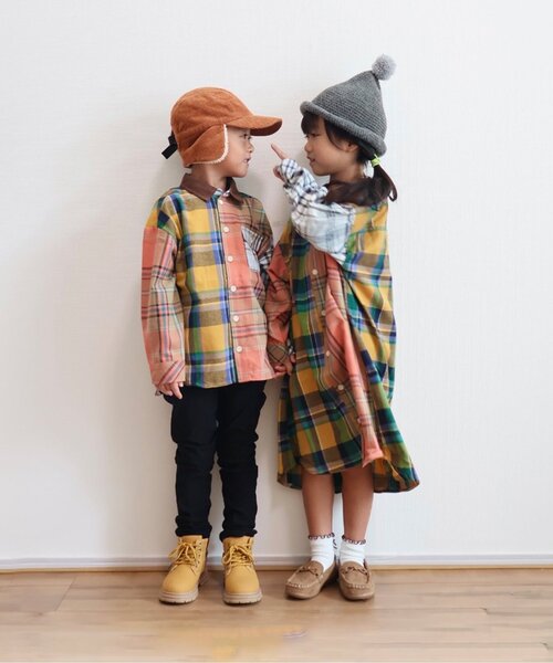 BREEZE(ブリーズ)の「【一部リンクコーデ可能/10色展開】スタンダードシャツ(シャツ/ブラウス・キッズ・オフホワイト/ベージュ/インディゴブルー/ピンク/サックスブルー/キナリ/ブラック/ターコイズブルー/チェック/レインボー・90/140/110/150/100/80/120/130)」の13枚目の写真