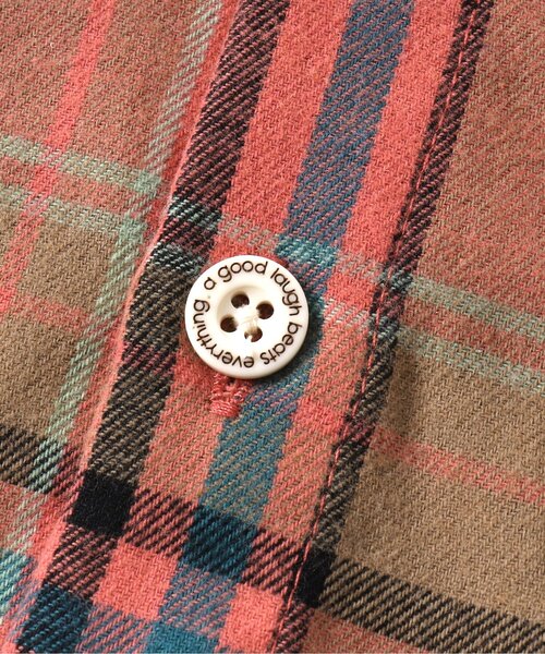 BREEZE(ブリーズ)の「【一部リンクコーデ可能/10色展開】スタンダードシャツ(シャツ/ブラウス・キッズ・オフホワイト/ベージュ/インディゴブルー/ピンク/サックスブルー/キナリ/ブラック/ターコイズブルー/チェック/レインボー・90/140/110/150/100/80/120/130)」の18枚目の写真