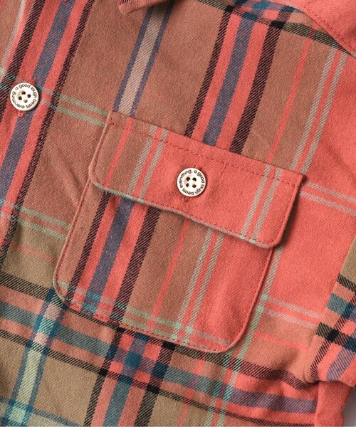 BREEZE(ブリーズ)の「【一部リンクコーデ可能/10色展開】スタンダードシャツ(シャツ/ブラウス・キッズ・オフホワイト/ベージュ/インディゴブルー/ピンク/サックスブルー/キナリ/ブラック/ターコイズブルー/チェック/レインボー・90/140/110/150/100/80/120/130)」の19枚目の写真