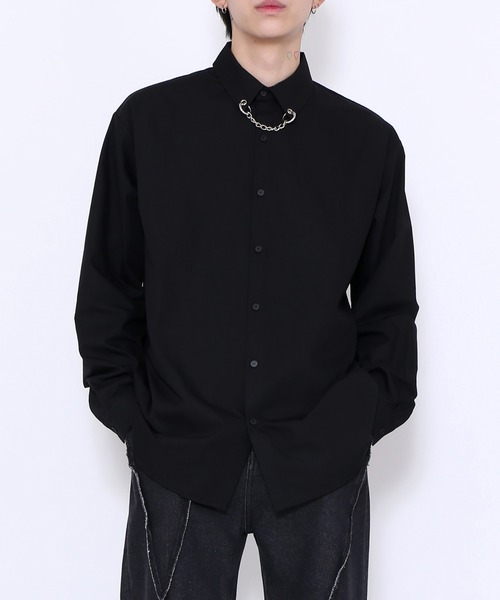 Figments(フィグメンツ)の「ブローチチェーンLSシャツ(シャツ/ブラウス・レディース・ブラック/ホワイト・MEDIUM/SMALL)」の1枚目の写真