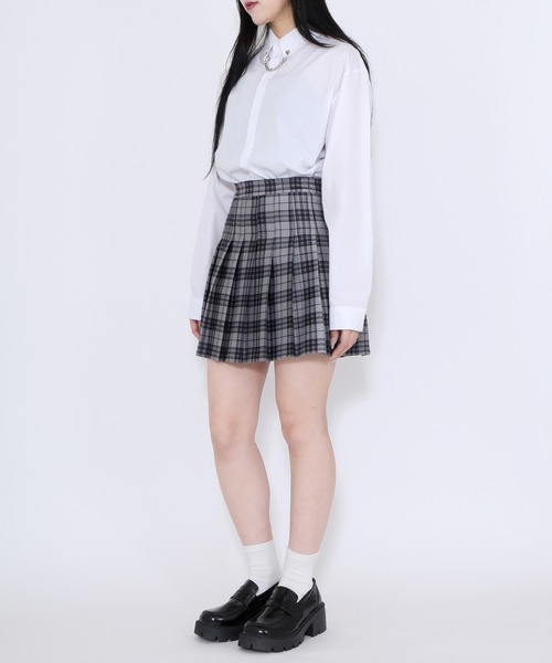 Figments(フィグメンツ)の「ブローチチェーンLSシャツ(シャツ/ブラウス・レディース・ブラック/ホワイト・MEDIUM/SMALL)」の3枚目の写真