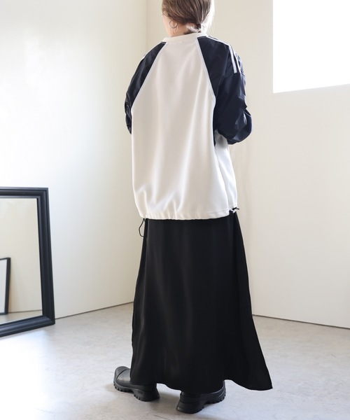 ULEULA（ウルア）の「サイドスリットサテンロングスカート/Iラインシルエット（スカート・レディース・チャコールグレー/アイボリー/ブラック・FREE）」の21枚目の写真