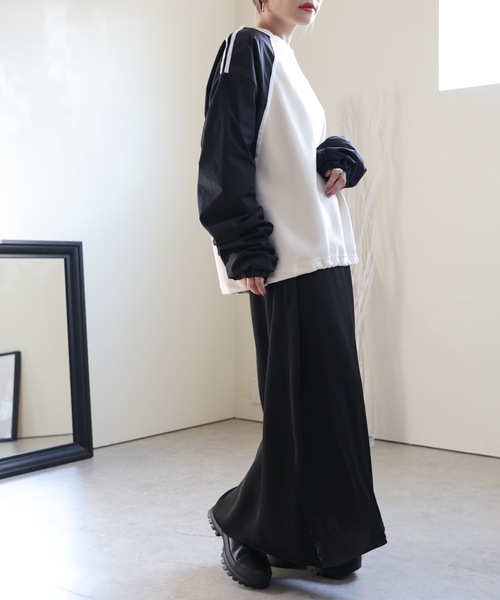 ULEULA（ウルア）の「サイドスリットサテンロングスカート/Iラインシルエット（スカート・レディース・チャコールグレー/アイボリー/ブラック・FREE）」の19枚目の写真