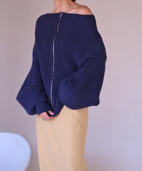 AKTE（アクテ）の「ワイドボトルネックジップアップニットプルオーバー（ニット/セーター・レディース・ネイビー/ピンク/グリーン・FREE）」の17枚目の写真