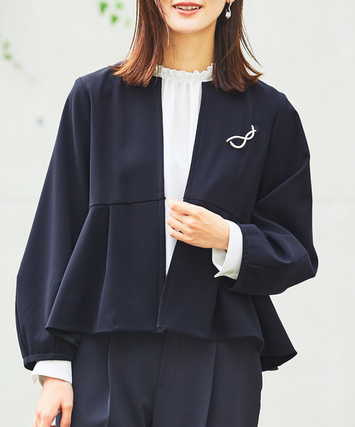 qualite(カリテ)の「【入卒/セレモニー】セットアップ対応ペプラムジャケット(テーラードジャケット・レディース・グレイッシュベージュ/ダークネイビー/ネイビー・38/36)」の3枚目の写真