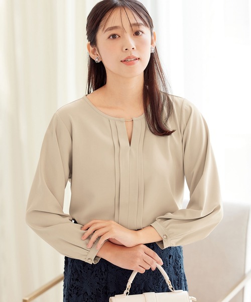 alotta（アロッタ）の「メタルパーツ付フロントタックブラウス（シャツ/ブラウス・レディース・ホワイト/ライトピンク/グレイッシュベージュ・LL/3L/L/M）」の5枚目の写真