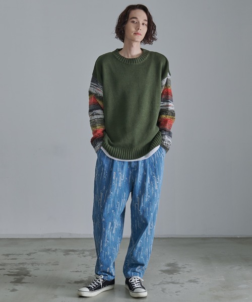 Revo.（レボ）の「Revo.　グラデーションスリーブ クルーネックニット（ニット/セーター・メンズ・カーキ/ホワイト/ブラック・L/M）」の6枚目の写真