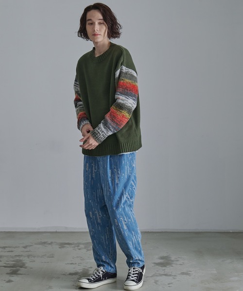 Revo.（レボ）の「Revo.　グラデーションスリーブ クルーネックニット（ニット/セーター・メンズ・カーキ/ホワイト/ブラック・L/M）」の9枚目の写真