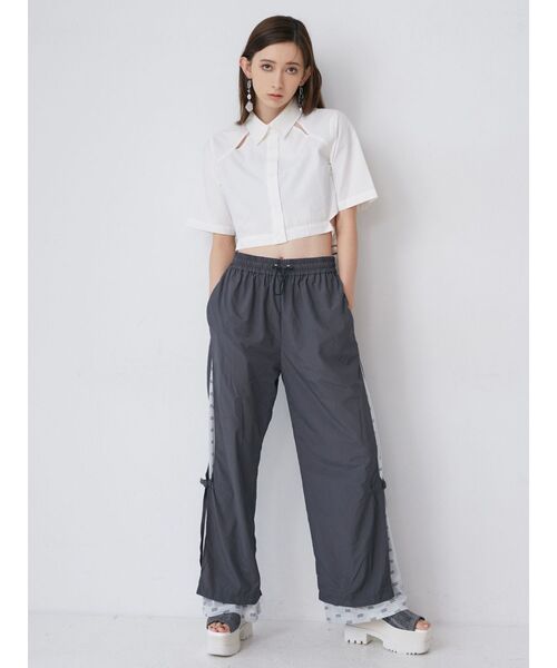 MURUA（ムルーア）の「メッシュロゴナイロンカーゴフレアパンツ【2way】（カーゴパンツ・レディース・カーキ/ダークグレー・FREE）」の4枚目の写真