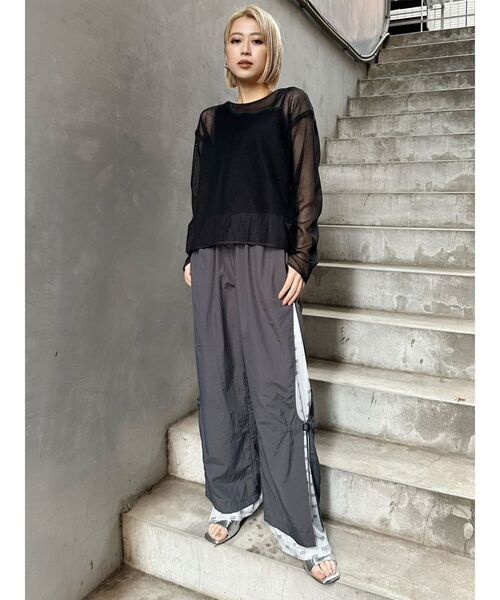 MURUA（ムルーア）の「メッシュロゴナイロンカーゴフレアパンツ【2way】（カーゴパンツ・レディース・カーキ/ダークグレー・FREE）」の7枚目の写真