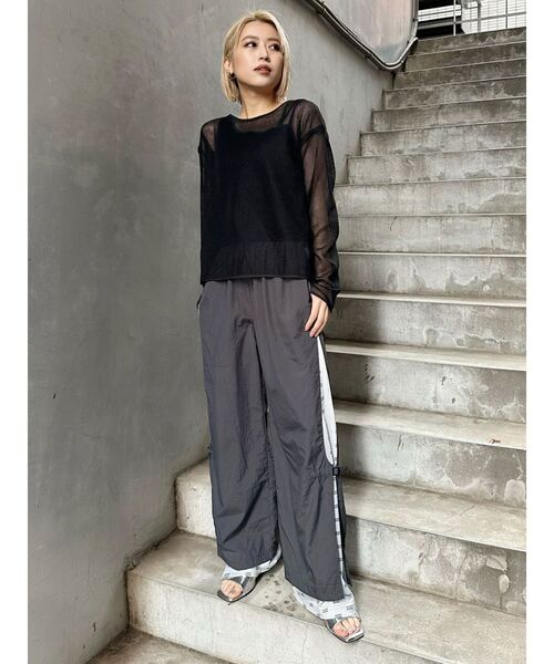 MURUA（ムルーア）の「メッシュロゴナイロンカーゴフレアパンツ【2way】（カーゴパンツ・レディース・カーキ/ダークグレー・FREE）」の8枚目の写真