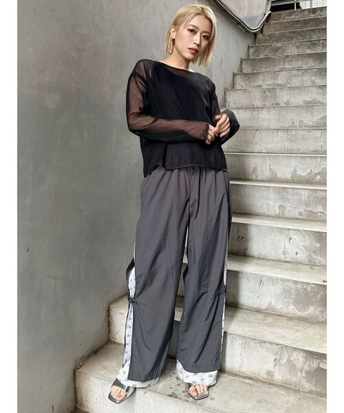 MURUA（ムルーア）の「メッシュロゴナイロンカーゴフレアパンツ【2way】（カーゴパンツ・レディース・カーキ/ダークグレー・FREE）」の9枚目の写真