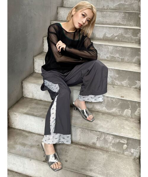 MURUA（ムルーア）の「メッシュロゴナイロンカーゴフレアパンツ【2way】（カーゴパンツ・レディース・カーキ/ダークグレー・FREE）」の10枚目の写真