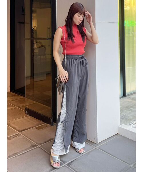 MURUA（ムルーア）の「メッシュロゴナイロンカーゴフレアパンツ【2way】（カーゴパンツ・レディース・カーキ/ダークグレー・FREE）」の17枚目の写真