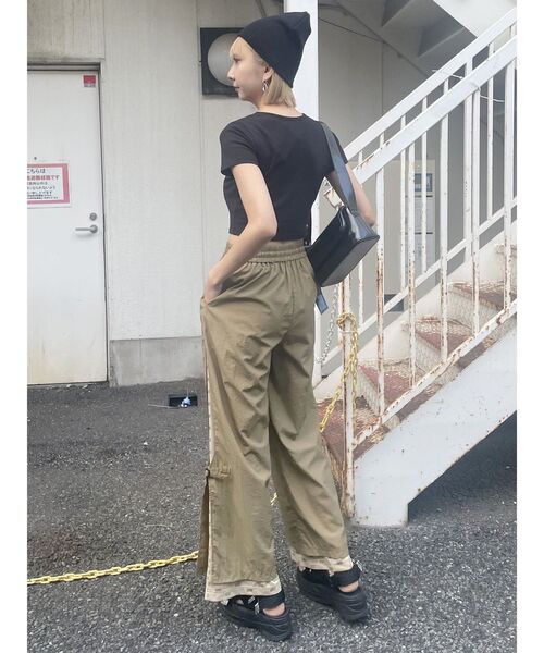 MURUA（ムルーア）の「メッシュロゴナイロンカーゴフレアパンツ【2way】（カーゴパンツ・レディース・カーキ/ダークグレー・FREE）」の22枚目の写真