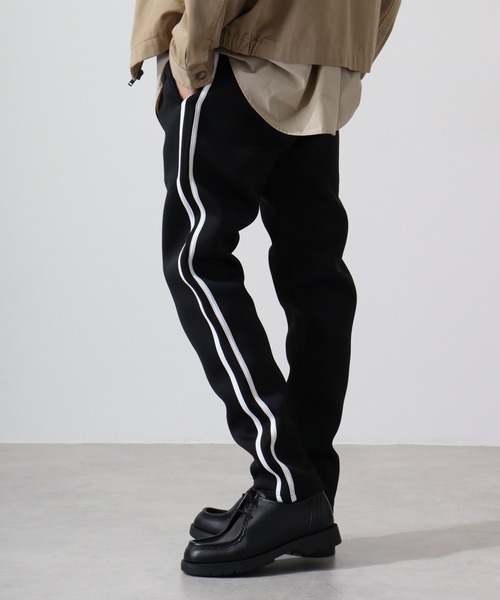 FUNALIVE(ファンアライブ)の「Bonded lines skinny pants /ライン入りスキニーパンツ unisex(スウェットパンツ・メンズ・ベージュ/ネイビー/カーキ/ブラック×ホワイト/杢グレー/ブラック×イエロー・M/L/XL)」の2枚目の写真