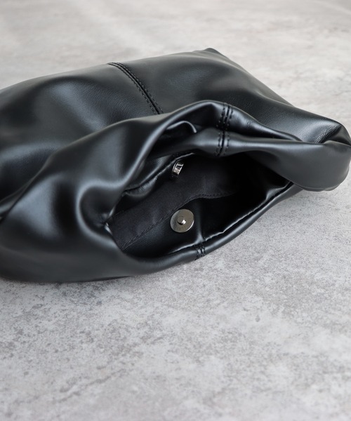 COURO（コウロ）の「ツイストハンドルバッグ（ハンドバッグ・レディース・ブラック/アイボリー/ブラウン/シルバー・FREE）」の13枚目の写真