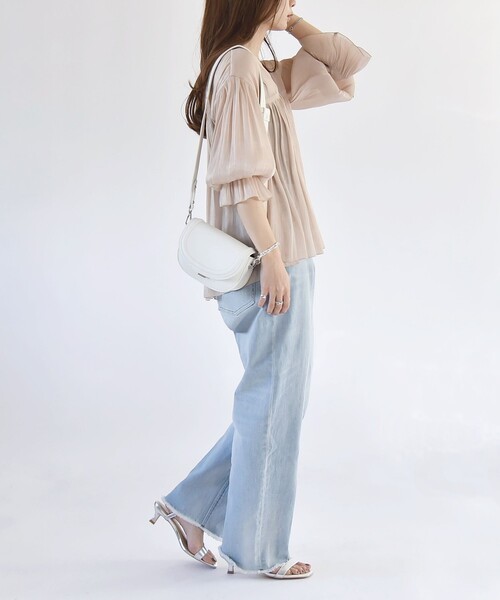 quaranciel（カランシエル）の「quaranciel:〈手洗い可能〉シアー シャイン サテン ギャザー ブラウス（シャツ/ブラウス・レディース・ブラック/ベージュ・ONE SIZE）」の11枚目の写真