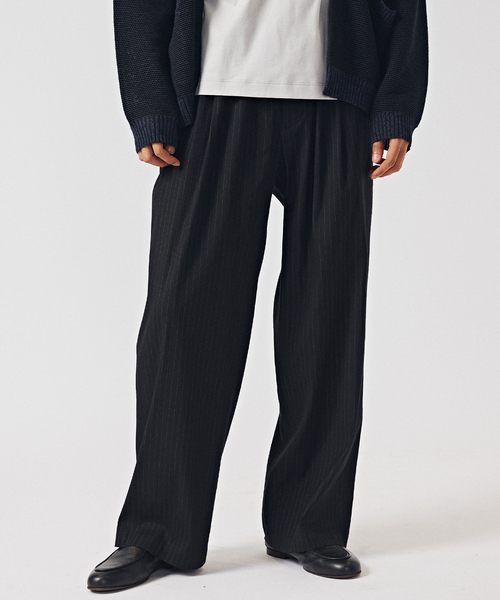EDIFICE(エディフィス)の「リネン/ビスコース ストライプ ワイドイージーパンツ(スラックス・メンズ・ブラック/アイボリー・MEDIUM/LARGE)」の2枚目の写真