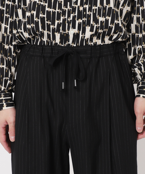 EDIFICE(エディフィス)の「リネン/ビスコース ストライプ ワイドイージーパンツ(スラックス・メンズ・ブラック/アイボリー・MEDIUM/LARGE)」の17枚目の写真