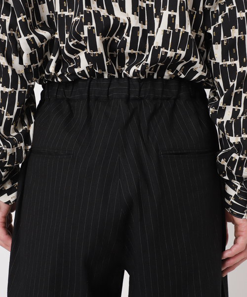 EDIFICE(エディフィス)の「リネン/ビスコース ストライプ ワイドイージーパンツ(スラックス・メンズ・ブラック/アイボリー・MEDIUM/LARGE)」の16枚目の写真