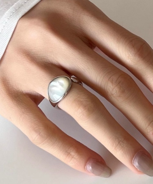 Vipoa（ヴィポア）の「ニュアンスストーンリング（リング・レディース・シルバー・FREE）」の2枚目の写真