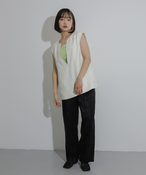 SENSE OF PLACE by URBAN RESEARCH(センスオブプレイスバイアーバンリサーチ)の「キーネックパイピングジレ(ベスト・レディース・ブルー/ブラック/アイボリー・ONE)」の7枚目の写真