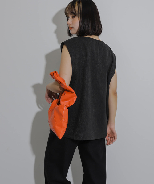 SENSE OF PLACE by URBAN RESEARCH(センスオブプレイスバイアーバンリサーチ)の「キーネックパイピングジレ(ベスト・レディース・ブルー/ブラック/アイボリー・ONE)」の17枚目の写真