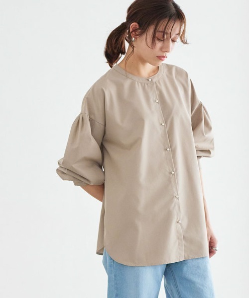 Pierrot（ピエロ）の「2wayパールボタンブラウス（シャツ/ブラウス・レディース・ブラック/ベージュ/オフホワイト/ストライプ/ブルー/グレイッシュベージュ/アイボリー・PM/M/L）」の5枚目の写真