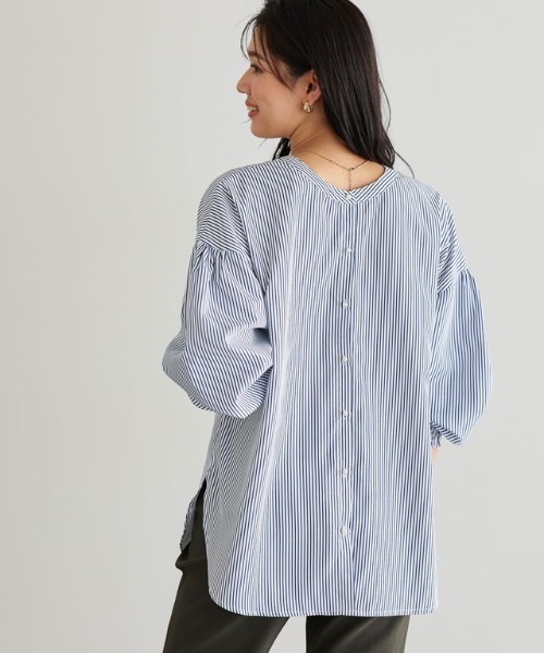 Pierrot（ピエロ）の「2wayパールボタンブラウス（シャツ/ブラウス・レディース・ブラック/ベージュ/オフホワイト/ストライプ/ブルー/グレイッシュベージュ/アイボリー・PM/M/L）」の7枚目の写真