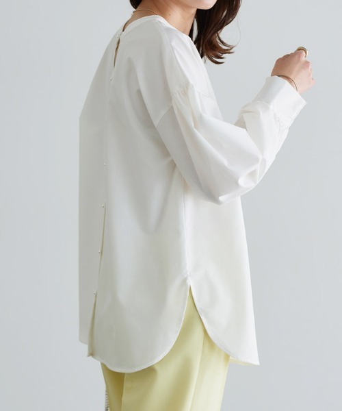 Pierrot（ピエロ）の「2wayパールボタンブラウス（シャツ/ブラウス・レディース・ブラック/ベージュ/オフホワイト/ストライプ/ブルー/グレイッシュベージュ/アイボリー・PM/M/L）」の13枚目の写真