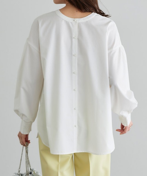 Pierrot（ピエロ）の「2wayパールボタンブラウス（シャツ/ブラウス・レディース・ブラック/ベージュ/オフホワイト/ストライプ/ブルー/グレイッシュベージュ/アイボリー・PM/M/L）」の14枚目の写真