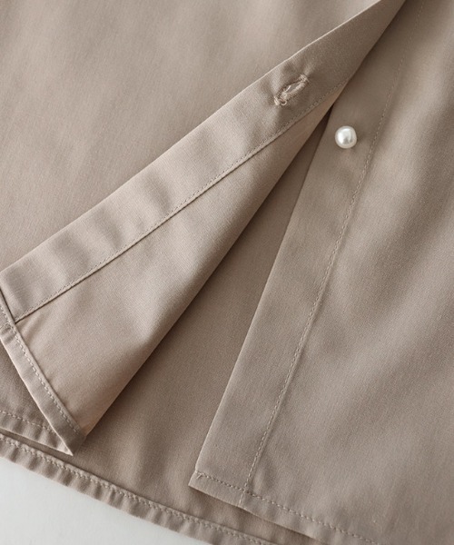 Pierrot（ピエロ）の「2wayパールボタンブラウス（シャツ/ブラウス・レディース・ブラック/ベージュ/オフホワイト/ストライプ/ブルー/グレイッシュベージュ/アイボリー・PM/M/L）」の15枚目の写真