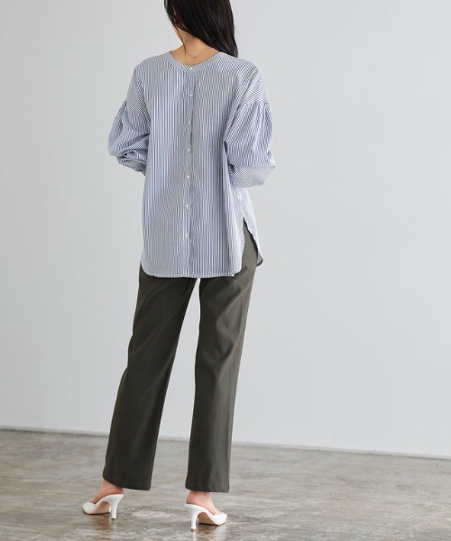 Pierrot（ピエロ）の「2wayパールボタンブラウス（シャツ/ブラウス・レディース・ブラック/ベージュ/オフホワイト/ストライプ/ブルー/グレイッシュベージュ/アイボリー・PM/M/L）」の17枚目の写真