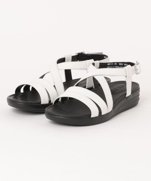 Piedi Nudi(ピエディヌーディ)の「ボリューム レザー クロスサンダル(サンダル・レディース・ブラック/プラチナム/ホワイト・35/36/37/38/39)」の2枚目の写真