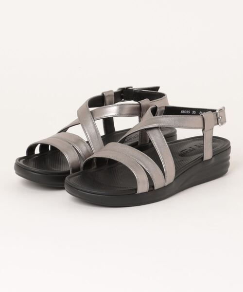 Piedi Nudi(ピエディヌーディ)の「ボリューム レザー クロスサンダル(サンダル・レディース・ブラック/プラチナム/ホワイト・35/36/37/38/39)」の3枚目の写真
