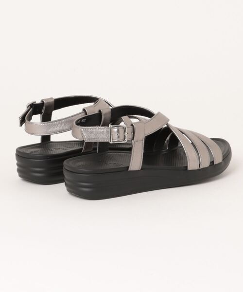 Piedi Nudi(ピエディヌーディ)の「ボリューム レザー クロスサンダル(サンダル・レディース・ブラック/プラチナム/ホワイト・35/36/37/38/39)」の4枚目の写真