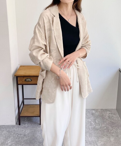 fredy emue(フレディエミュ)の「シアージャガードシャツジャケット(テーラードジャケット・レディース・ベージュ/オフホワイト/ブラック・38)」の14枚目の写真